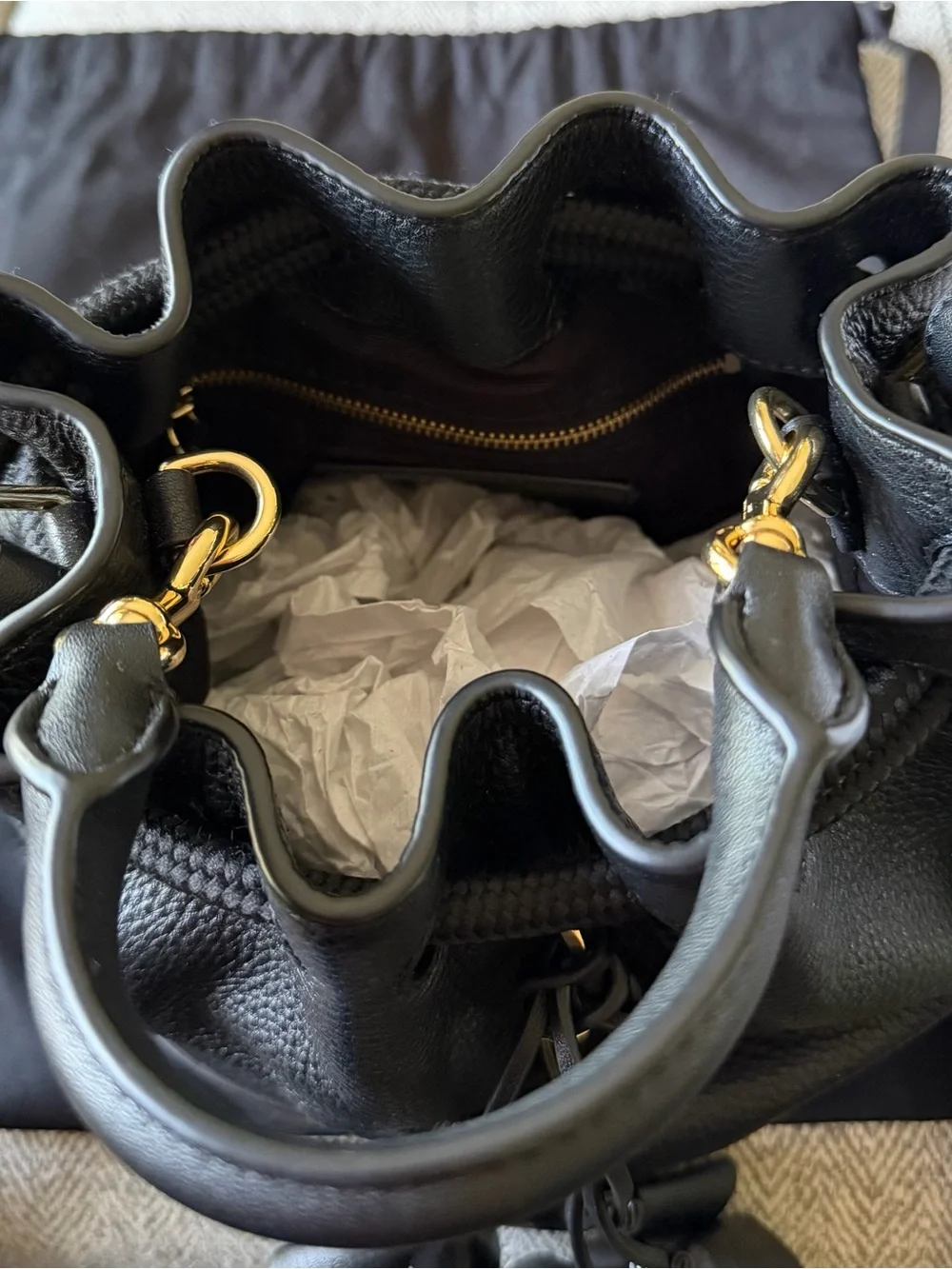 Marc Jacobs Black Pebbled Leather Tassel Drawstring Bucket  Bag - Picture 5 of 5